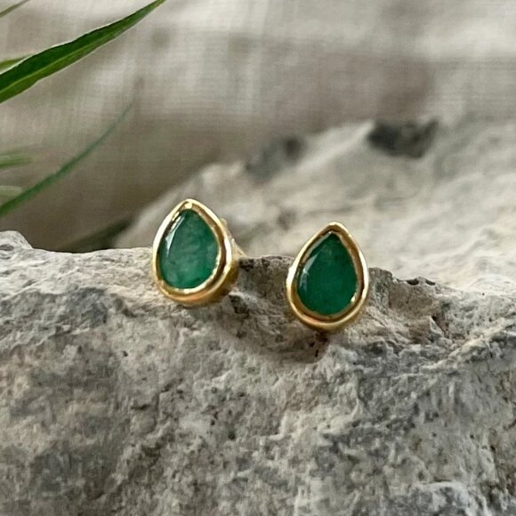 Natural Emerald Gold Stud Earrings - Picture 2 of 5